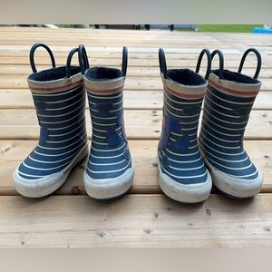 Pair of rain boots toddler size 4